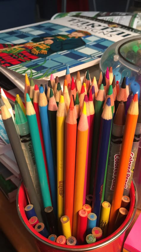 Coloring Astethic, Aesthetic Colored Pencils, Color Pencils Aesthetic, Color Pencil Aesthetic, Coloring Pencils Aesthetic, Art Materials Aesthetic Photography, Colored Pencil Aesthetic, Colored Pencils Aesthetic, Drawing Materials Art Supplies Aesthetic