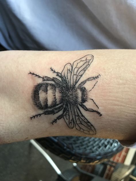 realistic bumble bee tattoo, arm tattoo Bumble Bee Tattoo Realistic, Bee Tattoo Realism, Bee Arm Tattoo, Bee Tattoo Arm, Bee Knee Tattoo, Realistic Bee Tattoo, Side Arm Tattoos, Bee Tattoos, Honey Bee Tattoo