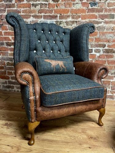 Armchair Upholstery Ideas, Cozy Armchair, Vintage Armchair, Old Armchair, Rustic Armchair, Wingback Chair Living Room, Armchair Books Edinburgh, Upholstered Chairs Diy, Leather Armchair Vintage