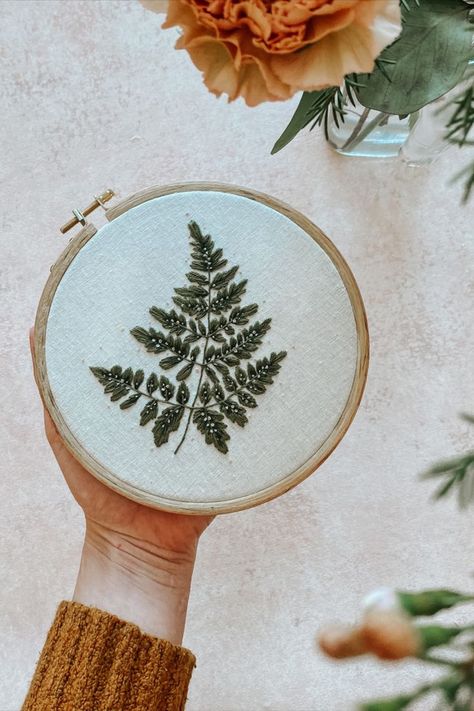 Fern Embroidery, Diy Hand Embroidery, Embroidery Video, Fern Pattern, Hand Embroidery Kits, Nature Cross Stitch, Embroidery Diy, Embroidery Sampler, Embroidery Stitches Tutorial