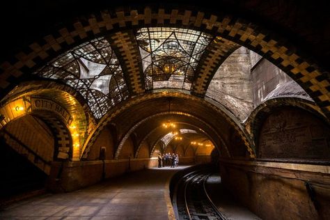 Failing New York Subway? Not Always — Once There Were Chandeliers - The New York Times City Hall Nyc, The Starless Sea, New York City Hall, Ny Subway, Online Architecture, Skylight Design, Abandoned City, Dark Hallway, Abandoned Train