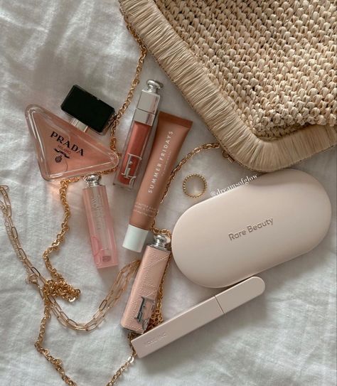 Prada Makeup, Story Insta, Makeup Aesthetic, Dior Makeup, Summer Fridays, Aesthetic Makeup, Body Skin, Body Skin Care, Girly Girl