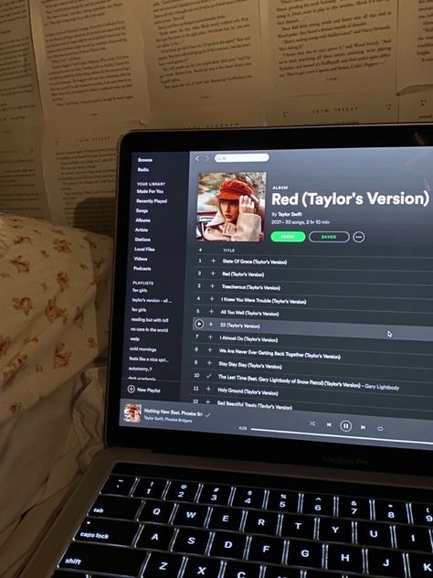 #taylorswift #red #spotify #music #laptop #aesthetic #aesthetictumblr Spotify Laptop, Red Spotify, Laptop Aesthetic, Ios Apple, New Romantics, Red Taylor, Taylor Swift Lyrics, Music Aesthetic, Foto Ideas Instagram