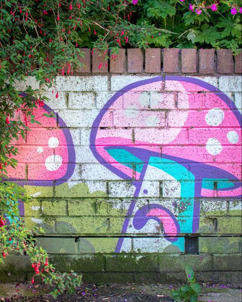 Street art of a high anxiety mushroom. It’s pink and purple and is looking extremely distressed. Graffiti On Black Wall, Nature Graffiti Art, Trippy Graffiti Art, Mushroom Graffiti Art, Graffiti Inspo Art, Graffiti Inspired Art, Easy Graffiti Drawings Street Art, Plant Graffiti, Graffiti Art Easy