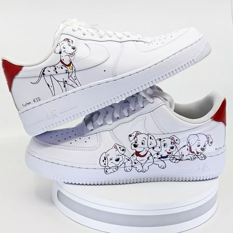 Painted Nike Air Force, Painted Shoes Diy, Custom Shoes Diy, Nike Shoes Girls, White Nike Shoes, Dr Shoes, Trendy Shoes Sneakers, Jordan Shoes Girls, Custom Nike Shoes