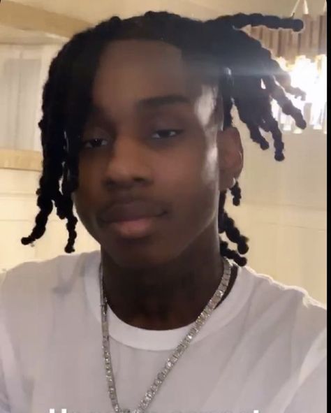 Baby Polo, Polo G, Dreadlock Hairstyles For Men, Dark Skin Boys, Cute Black Guys, Dread Hairstyles, Rap Aesthetic, Cute Rappers, Dreadlock Hairstyles