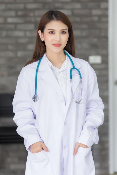 Doctor Outfit Women White Coat, Wallpaper Mawar, Doctor Woman, Nursing Pictures, Nurse Pics, Doctor Images, Nurse Photos, Doctor Coat, Backless Homecoming Dresses