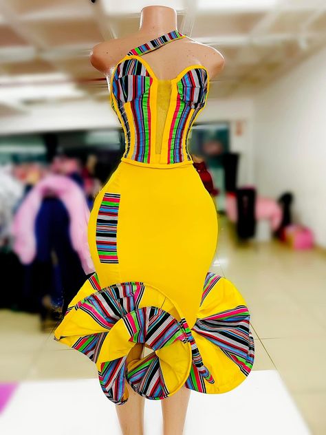 Zulu Outfits, Kitenge Designs For Young Ladies, Venda Traditional Dresses, Venda Traditional Attire, Elegant Wedding Dress Ballgown, South African Traditional Dresses, Kitenge Designs, African Traditional Wear, Classy Short Dresses