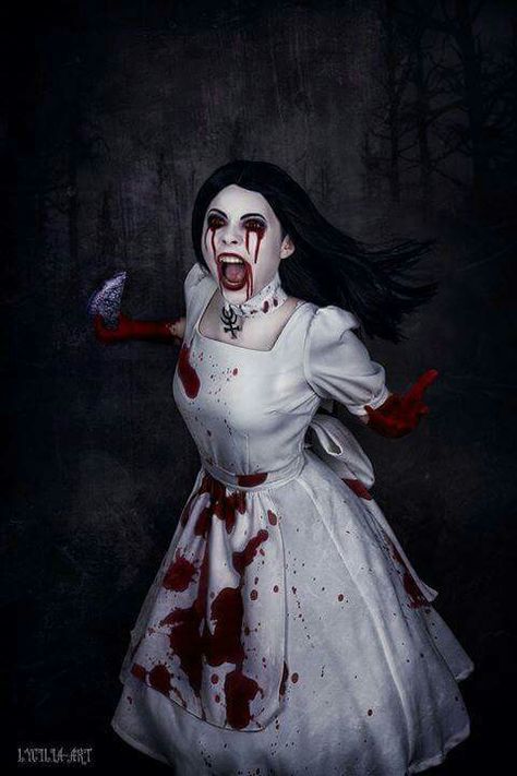 Cosplay of Alice from American McGee's Alice: Madness Returns by Jasmin Addams via Facebook Alice Madness Returns Cosplay, Night Terrors, Alice Cosplay, Madness Returns, Alice Liddell, Alice Madness Returns, Alice Madness, Epic Cosplay, Amazing Cosplay