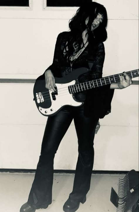 Female Guitarist Aesthetic, Guitarist Aesthetic, Female Rockstar, Female Rockstar Aesthetic, Rockstars Girlfriend, Girl Rockstar, Rocker Aesthetic, Girlfriend Aesthetic, Body References