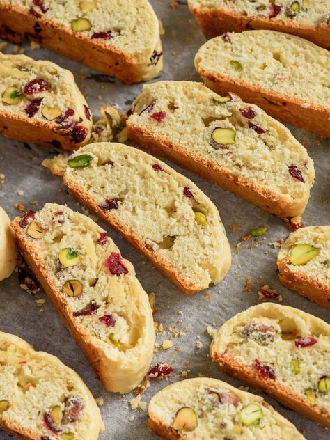 Giada De Laurentiis’ Festive Christmas Holiday Biscotti Recipe Healthy Biscotti Recipe, Almond Flour Biscotti Recipe, Almond Flour Biscotti, Glutenfri Baking, Desserts Keto, Breakfast Low Carb, Almond Biscotti, Biscotti Recipe, Almond Flour Recipes