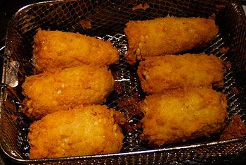 Deep Fried Corn on the Cob tastes sort of like grilled corn, with a yummy cornmeal crust on it. Nice with a wedge of lime to squeeze on it. Fried Corn On The Cob Recipe, Deep Fried Corn, Fried Corn On The Cob, Cornmeal Crust, Deep Fried Recipes, State Fair Food, Corn Dishes, Deep Fried Food, Fried Corn