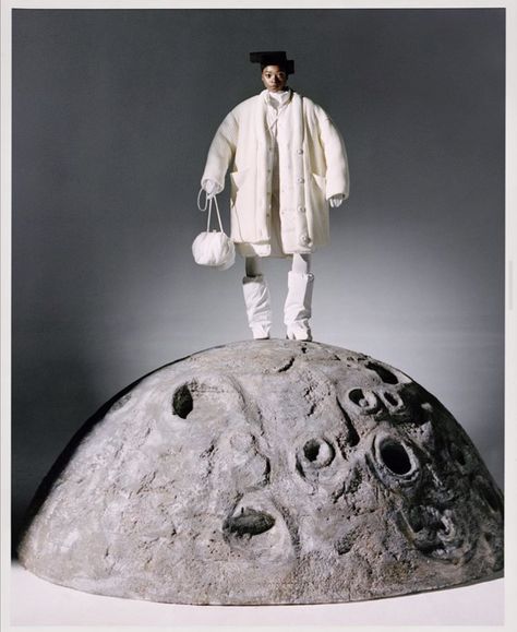 Moon Fashion Editorial, Space Inspired Photoshoot, Space Fashion Editorial, Moon Editorial, Space Editorial, Moon Moodboard, Business Moodboard, Moon Sculpture, Plant App