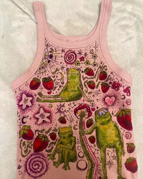 Aesthetic Cute Art, Clothing Diys, Painted Clothes Diy, Clothes Embroidery Diy, Paint Shirts, T Shirt Painting, Altering Clothes, Embroidery On Clothes, Painted Clothes