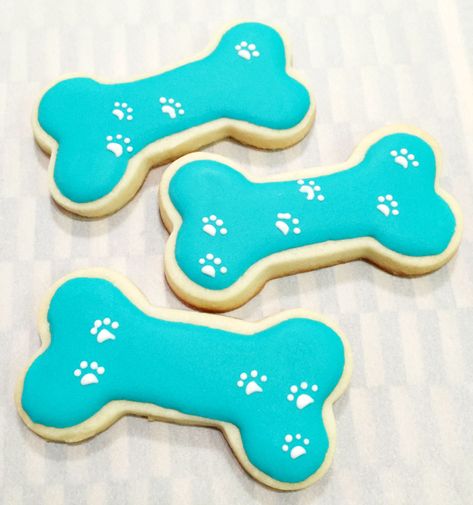 Shaped Chocolate Chip Cookies, Paw Print Cookies, Fifth Birthday Party, Dog Bone Cookies, Puppy Cake, Animal Cupcakes, Dog Bakery, Dog Birthday Party, Puppy Paws