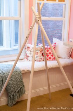 Learn how to create a DIY Teepee No Sew with this step-by-step tutorial. Easy and inexpensive with a total cost of around $30-$40. Diy Cheap Teepee Tent, Teepee Diy, Diy Pet Teepee, Diy Sleep Over Teepee, Diy Kids Teepee, Diy Teepee Tent, No Sew Teepee, Tee Pee Bed Boy, Diy Tipi