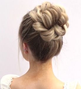 2 minute knot bun (the easy way)! 💕 | 2 minute knot bun (the easy way)! 💕 | By Sweethearts Hair Hair Bun Easy, Flower Girl Hairstyles Updo, Thick Hair Updo, Hair Knot Tutorial, Knot Hairstyle, Sweethearts Hair, Easy Chignon, Bun Easy, Easy Updos For Long Hair