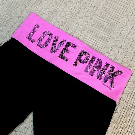 Vs Pink Yoga Leggings -Cropped Pink & Black With Large Sequin Detail On Back Band Brand New Condition! Nwot (Never Worn, Just Folded & Stored) Vs Pink Y2k, Pink Victoria Secret Clothes, Baby Phat 2000s, Expensive Wishlist, Vs Pink Outfit, Vs Pink Nation, Cropped Pink, 2000s Pink, Vs Pink Leggings