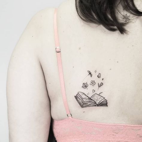 Small Book Tattoo, Flower Leg Tattoos, Book Tattoos, Bookish Tattoos, Literary Tattoos, Elbow Tattoos, Inspiration Tattoo, Tattoos Geometric, Book Tattoo