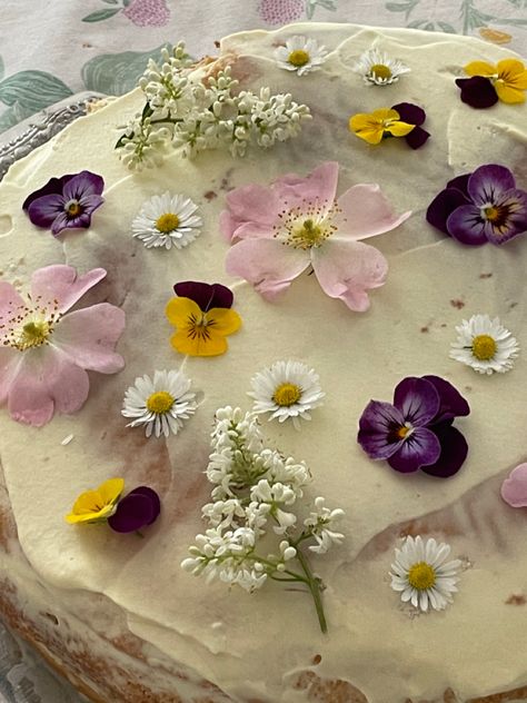 Cottagecore Birthday Cake, Cottagecore Cake, Cottagecore Party, Maple Cake, Cottagecore Wedding, Fresh Flower Cake, Simple Cake Designs, 18th Birthday Cake, Simple Cake