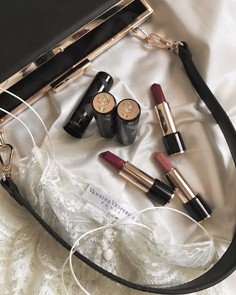 Lipstick Aesthetic, Lancome Lipstick, Lipstick Jungle, Mirror Palais, Blogger Photography, Make Up Tools, Makeup Lips, Cream Lipstick, Social Media Design Inspiration