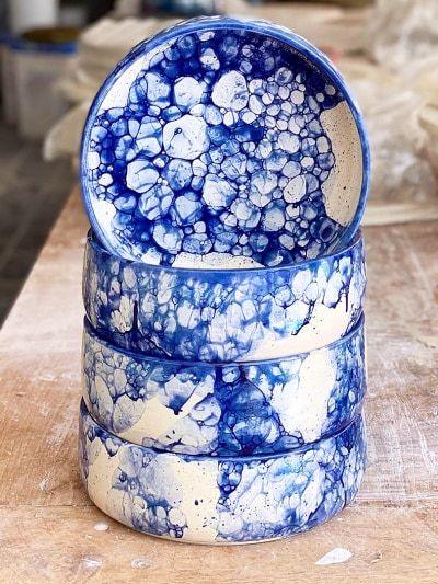 Spice Up Plain White Ceramics with Bubble Painting Bubble Glazing, Glazing Pottery, Ceramics Glazing, Clay Cafe, Glazing Ideas, Bubble Painting, Painting Pottery, Pottery Painting Ideas, Ceramic Projects