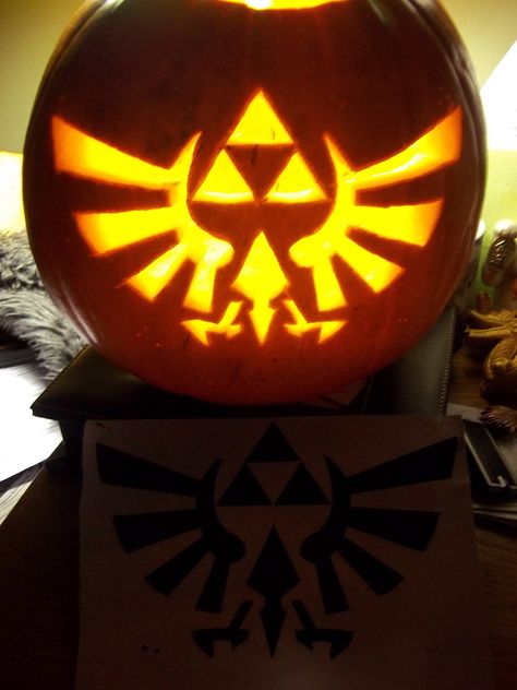 Twilight Princess Pumpkin 8 by TheNaturalLink on deviantART Zelda Pumpkin Carving, Zelda Pumpkin, Oogie Boogie Pumpkin, Hylian Crest, Unique Pumpkin Carving Ideas, Princess Pumpkin, Lantern Template, Amazing Pumpkin Carving, Pumpkin Carvings