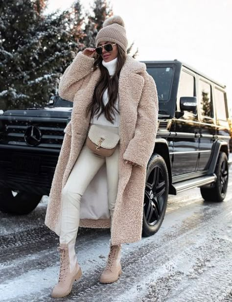 Stylish Winter Boots, Snow Outfits, Best Winter Boots, Winter Outfits Ideas, Beige Boots, Winter Outfits Aesthetic, Autumn Winter Outfits, Outfits Cold, Trendy Outfits Winter