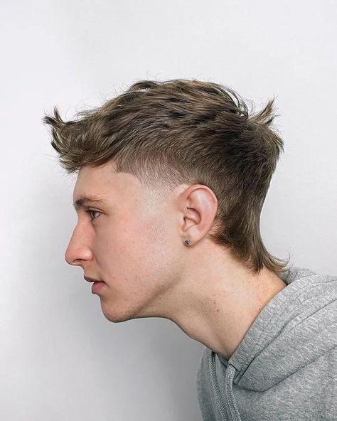 Soft mullet haircut for men 16 ideas: Trendy hairstyle that exudes style and confidence - mens-club.online Male Mullet, Modern Mullet Haircut, Asian Men's Hairstyles, Textured Curly Hair, Mullet Haircut, Modern Mullet, Short Beard, Haircut Styles, Low Maintenance Hair