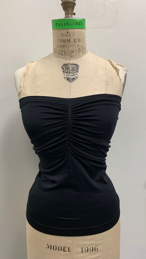 W62502831 Black tube top with cinching Tube Top Tutorial No Sew, How To Make A Tube Top, Black Tube Top Outfit, Diy Tube Top, Riverdale Inspired Outfits, My Outfit Aesthetic, Tube Too, Long Tube Top, Earthy Girl