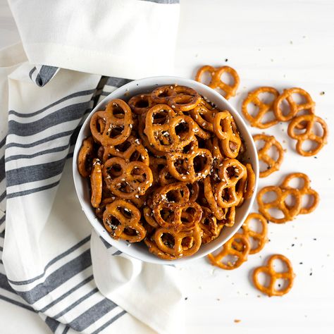 Appetizer Recipes & Snack Ideas | Ready Set Eat Everything Bagel Seasoning Pretzels, Everything Bagel Pretzels, Brewery Snacks, Cookie Milkshake, Seasoned Crackers, Seasoned Pretzels, Baked Pretzels, Pretzel Snacks, Ready Set Eat