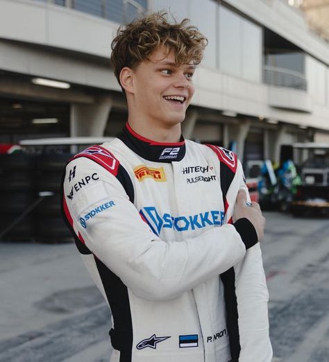 Paul Aron on Instagram: "All smiles here in Bahrain and a new helmet☺️.Out on track tomorrow🏎️💨  📸 - @lids_harper" Paul Aron, New Helmet, Racing Drivers, F1 Drivers, All Smiles, Bahrain, Pretty Men, Formula One, Future Husband