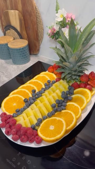 Fruit Kabobs Display, Fruits Platter, Snack Platters, Fruit Skewer, Deco Fruit, Amazing Food Platters, Fruit Creations, Fruit Platter Designs, Fruit Platters