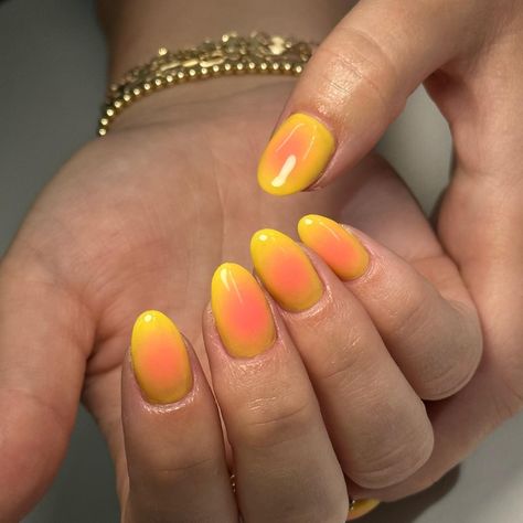 Yellow And Orange Aura Nails, Yellow And Pink Aura Nails, Summer Airbrush Nails, Aura Nails Orange, Yellow Aura Nails, Ora Nails, Yellow Aura, Cute Nail Colors, Aura Nails