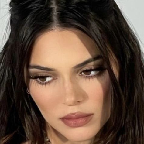 Kendall Jenner Maquillaje, Kendall Jenner Makeup Tutorial, Kendall Jenner Makeup, Jenner Makeup, Instagram Icon, Swag Makeup, Dark Makeup, Makeup Goals, Makati