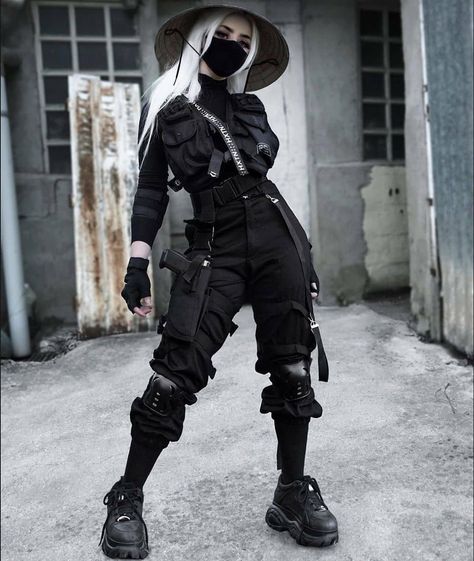 TECHWEAR / CRØWN on Instagram: “Rate this fit 1-100 🖤🔥 - - Artist: @lunasith  - - #techwear #techwearcrown #techfashion #techweargeneral #blackwear #drkshdw #darkwear…” Techwear Girl Outfit, Techwear Girl, Celana Jogger Wanita, Techwear Pants, Tech Wear Fashion, Techwear Outfits, Techwear Fashion, Black Clothes, Black Canary