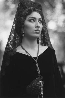 Mantilla Semana Santa, Spanish Bride, The Holy Week, Mexico Party, Gabriel Garcia Marquez, Spanish Fashion, Flamenco Dancers, Valley Girls, Film Inspiration