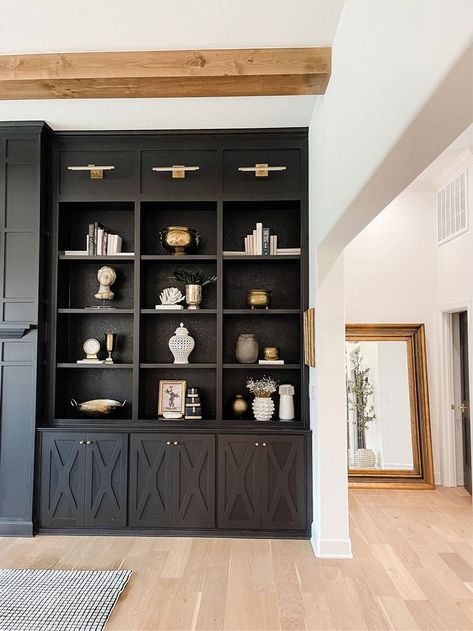 Bookcase Decorating, Bookshelf Styling Living Room, Bookcase Decorating Ideas, Light Entryway, Appliances White, White Walls Living Room, Wall Bookcase, Black Bookshelf, White Kitchen Appliances