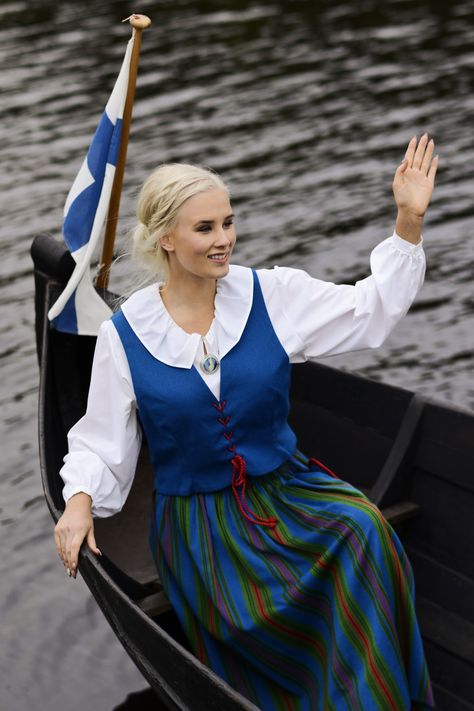 Suomi-puku Finland Women, Finland Culture, Finnish Women, Finnish Fashion, Scandinavian Countries, Nordic Scandinavian, European Culture, Folk Dresses, Traditional Clothes