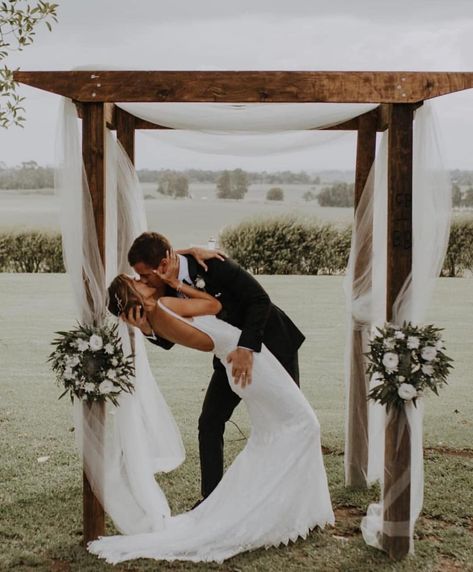 First Kiss Wedding, Wedding Photography Shot List, Made With Love Bridal, Wedding Shot List, Fall Barn Wedding, Wedding Archway, Country Barn Weddings, Cabo Weddings, Wedding Kiss