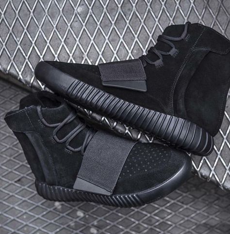 #yeezy750 All black Jordans Dunks, Black Yeezy, Yeezy Boost 750, Yeezy 750, Make Money Online From Home, Buy Jordans, Triple Black, Puma Fierce Sneaker, Sneakers Men Fashion