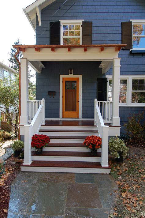 Small Front Porches Designs, Front Porch Design Ideas, Veranda Design, Front Porch Steps, Porch Design Ideas, House With Balcony, Building A Porch, Front Porch Design, Farmhouse Front Porches