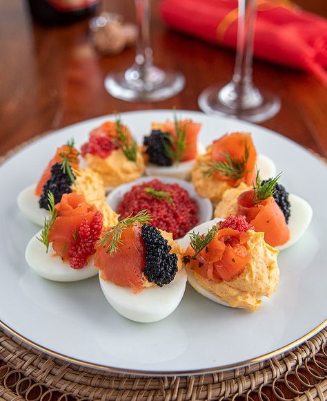 Salmon And Caviar, Caviar Appetizers, Party Canapes, Elegant Cocktail Party, Vineyard Vacation, Salmon Caviar, Devilled Eggs, Eggs Recipes, Caviar Recipes