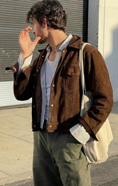 Brown Jacket Outfit, Suede Jacket Outfit, Brown Denim Jacket, Adam Gallagher, 1970s Men, Boyfriend Outfit, Photos Of Men, Denim Jacket Outfit, Casual Menswear