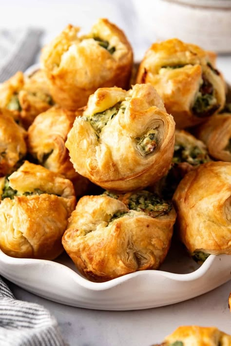 Easy Spinach Puffs Appetizer - House of Nash Eats Elegant Party Snacks, Spinach Puffs Recipe, Spinach Puffs, Apple Fries, Tomato Bruschetta Recipe, Spinach Puff Pastry, Spinach Puff, Party Recipe Ideas, Cream Cheese Spinach