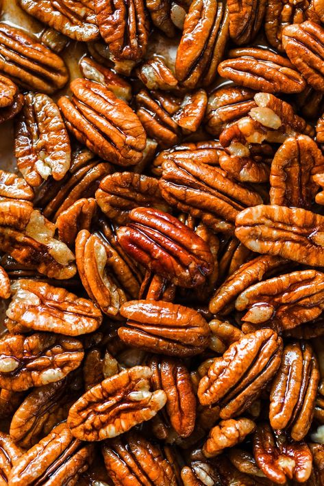 Maple Syrup Candy, Pecan Halves, Candied Pecans Recipe, Christmas Candy Easy, Easy Christmas Candy Recipes, Kerrygold Butter, Glazed Pecans, Walden Farms, Brittle Recipes