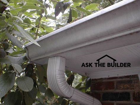 Paint aluminum gutters that no longer look good. Wash well with Stain Solver before painting. Great how-to videos here. Painting Aluminum Siding, Painting Gutters, Diy Gutters, Gutters And Downspouts, House Maintenance, Furniture Painting Tips, Copper Gutters, House Colours, Interior Wall Paint