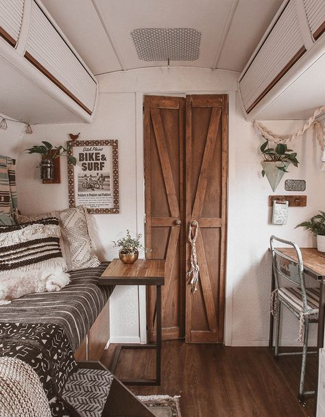 Small Camper Living Room Ideas, Modern Trailer Interior, Vintage Rv Makeover Rv Interior, Modern Boho Rv Interior, Scandinavian Rv Interior, Western Rv Remodel, Vintage Rv Interior, Vintage Rv Remodel, Camper Door Makeover