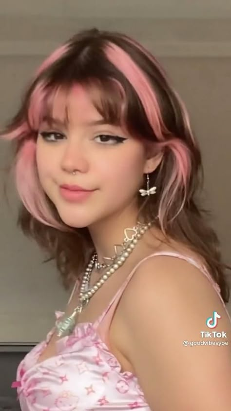 Hair Dye Ideas For Wolfcut, Wolfcut Pink Hair, 80s Dyed Hair, Long Layered Hair With Undercut, Pink Wolfcut Hair, Strip Dyed Hair, Pink Hair Streaks Curly, Pink Strips In Hair, Bangs Hair Color Ideas