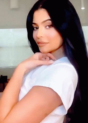 Kylie Jenner GIF - Kylie Jenner - Discover & Share GIFs Kehlani Hair, Kylie Jenner Makeup Look, Natural Eyeshadow Looks, Kylie Jenner Blonde, Kily Jenner, Kylie Jenner Fotos, Kylie Jenner Gif, Makeup Tips For Brown Eyes, Look Kylie Jenner